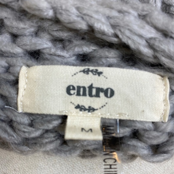 Entro Knotted Chunky Gray Sweater Size M Soft Chunky Hearts Cozy Warm - Picture 5 of 5